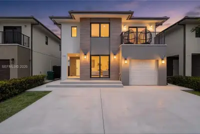 229 NW 12th Ct, Florida City: photo 1 of 34