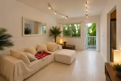 344 Meridian Ave #2B, Miami Beach: photo 1 of 11