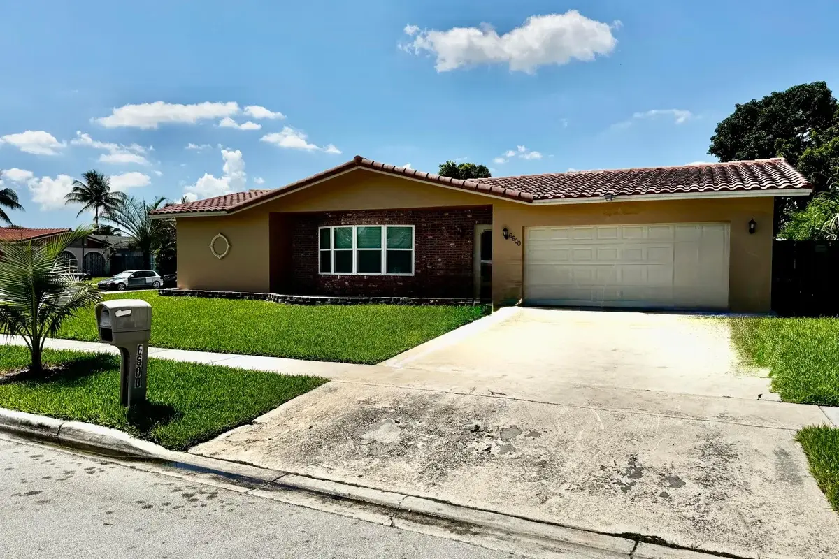 6600 NW 23rd St, Margate: photo 1 of 54