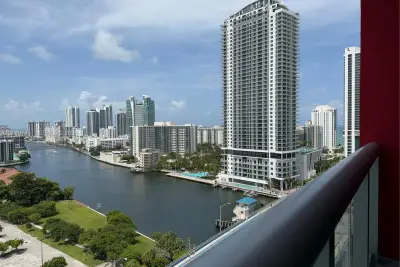2602 E Hallandale Beach Blvd #R1910, Hallandale Beach: photo 1 of 34
