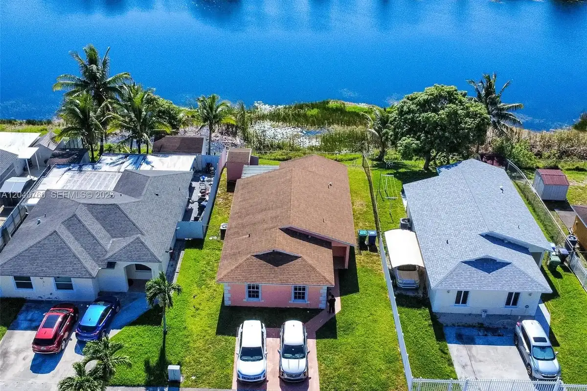 19251 NW 33rd Ave, Miami Gardens: photo 1 of 19