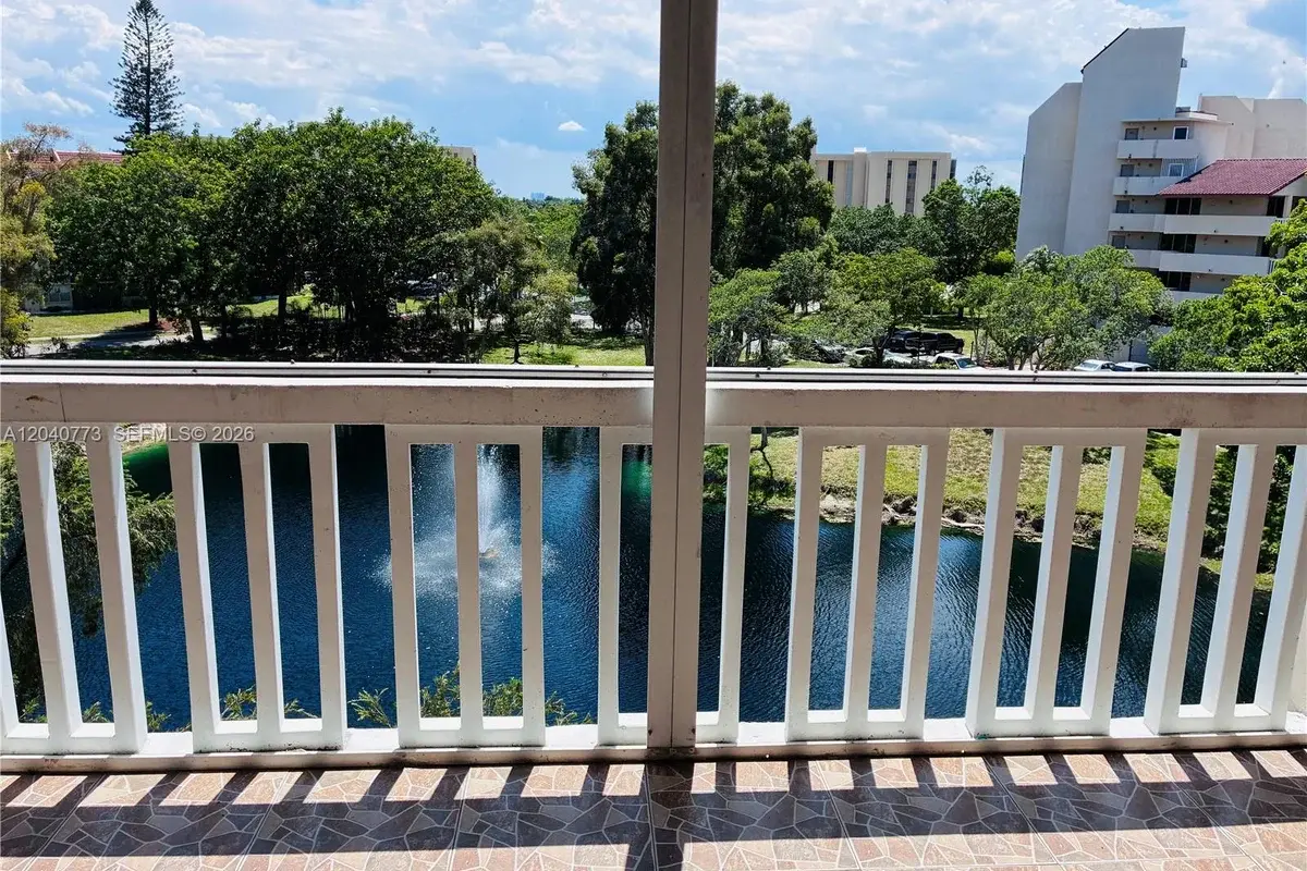 7011 Environ Blvd #412, Lauderhill: photo 1 of 9