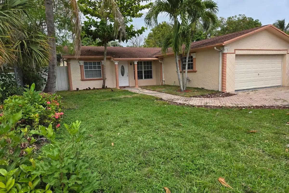 7601 Kimberly Blvd, North Lauderdale: photo 1 of 55