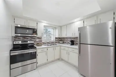 2894 E Crosley Dr E #D, West Palm Beach: photo 1 of 22