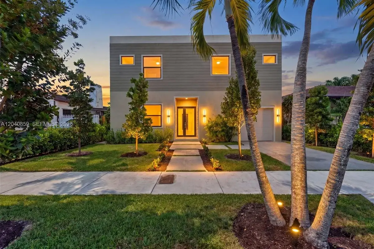 2240 SW 13th St, Miami: photo 1 of 35