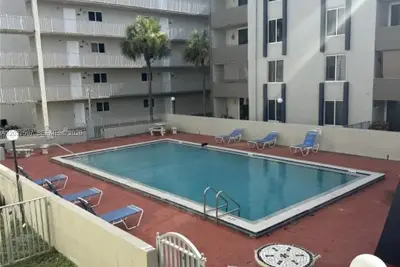 10000 NW 80th Ct #2249, Hialeah Gardens: photo 1 of 8