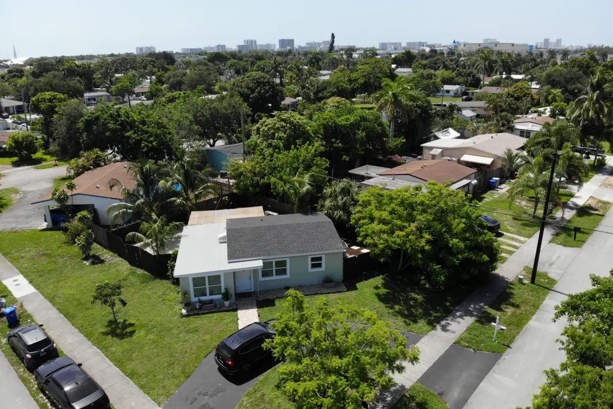 2480 NE 13th Ter, Pompano Beach: photo 1 of 32