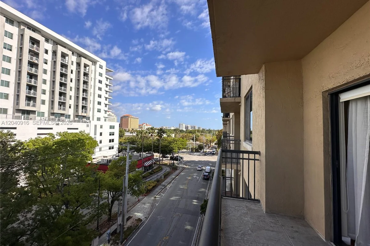 3590 Coral Way #611, Miami: photo 1 of 26