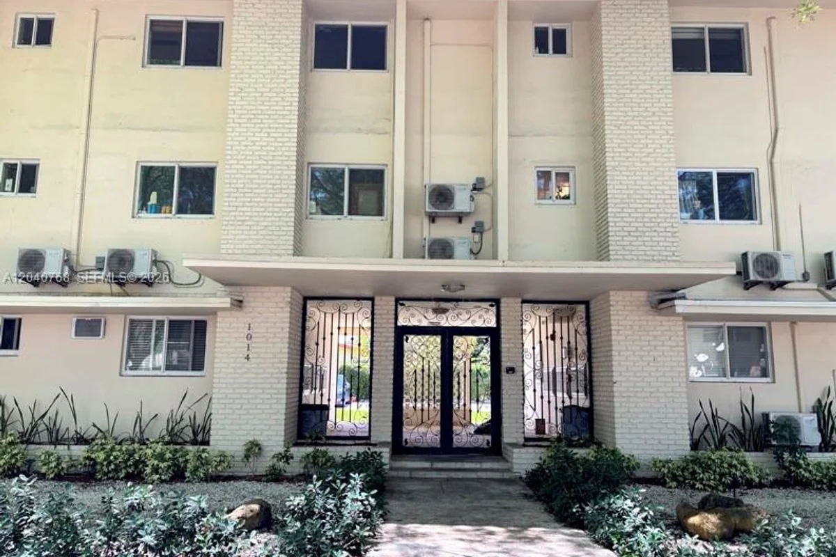 1014 Salzedo St #309, Coral Gables: photo 1 of 10