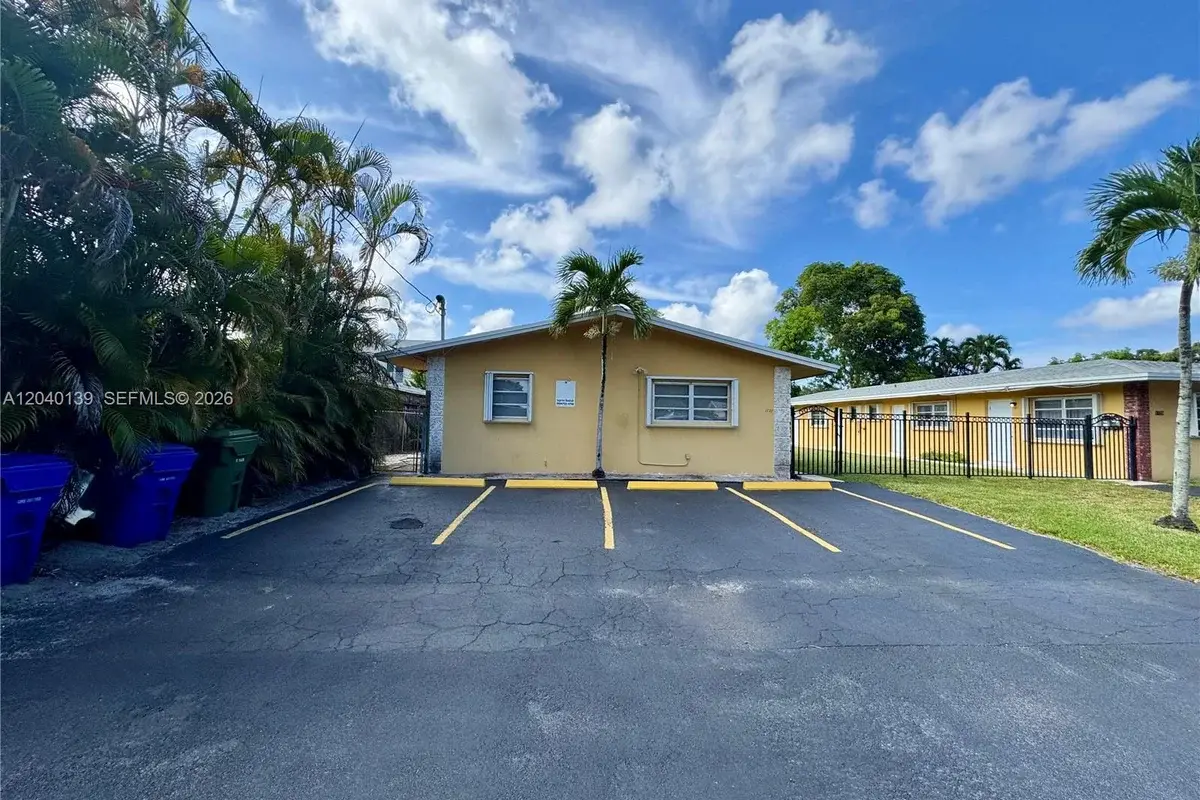 1727 SW 21st St, Fort Lauderdale: photo 1 of 23