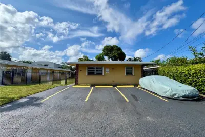 1723 SW 21st St, Fort Lauderdale: photo 1 of 28