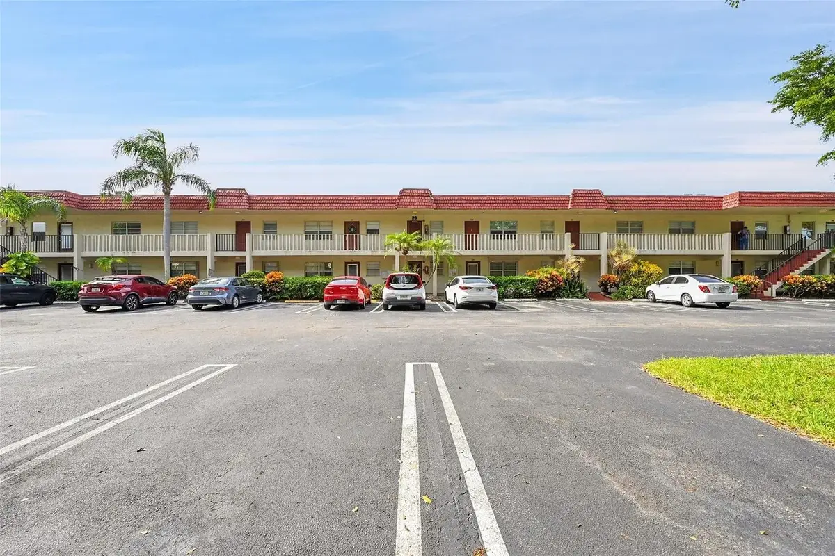 23 Abbey Ln #202, Delray Beach: photo 1 of 32