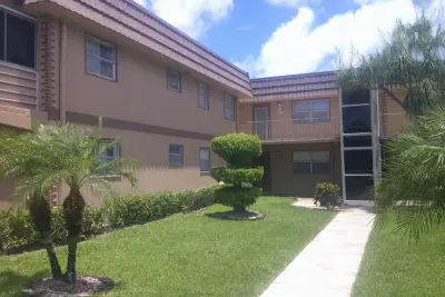 588 Brittany M, Delray Beach: photo 1 of 11