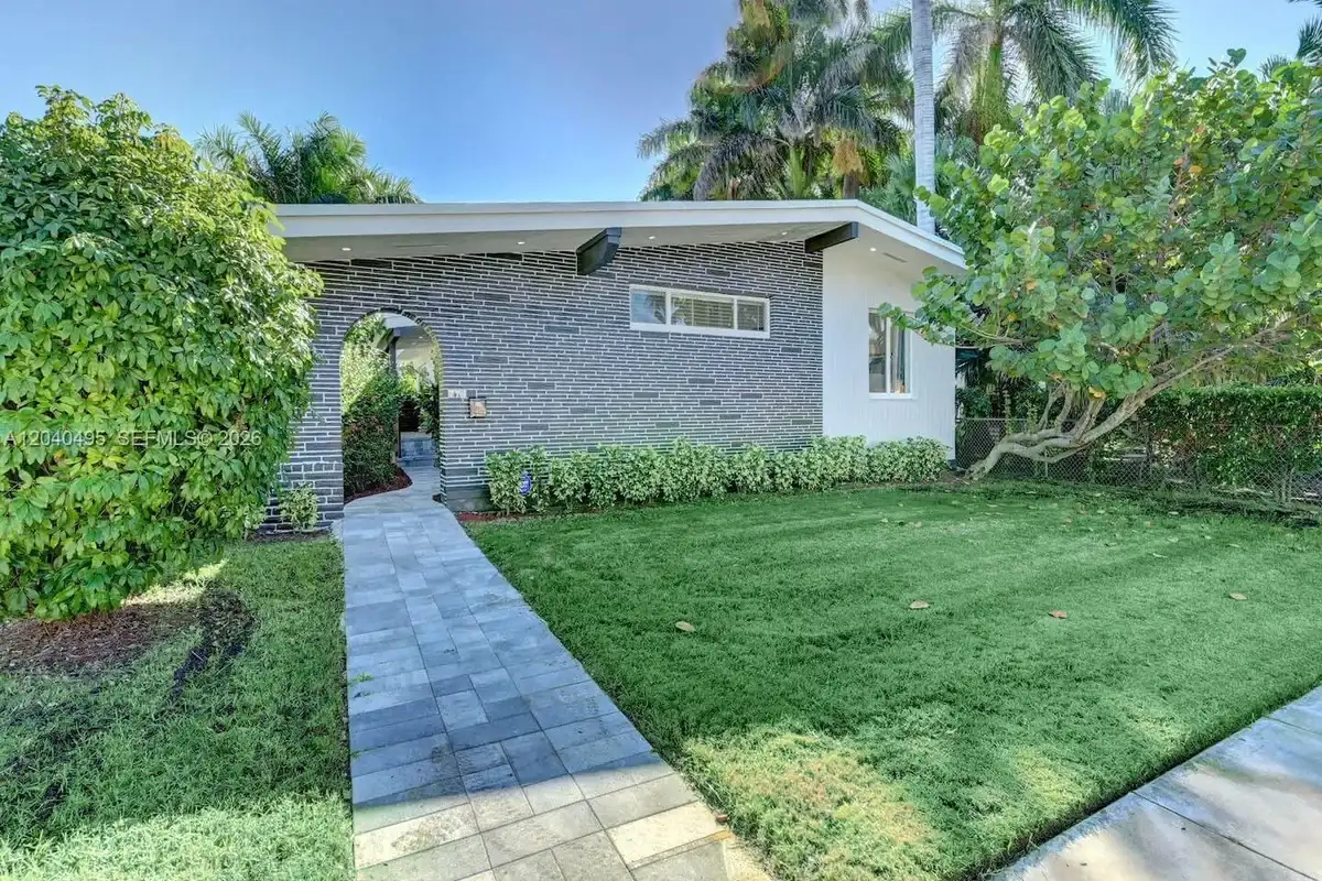 House in Hollywood: photo 1 of 48
