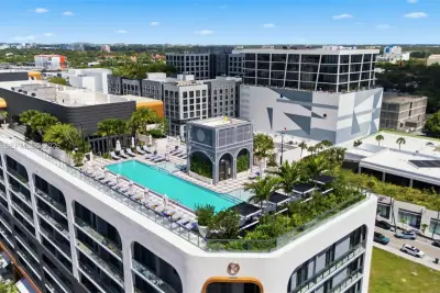 2700 NW 2nd #317, Miami: photo 1 of 12