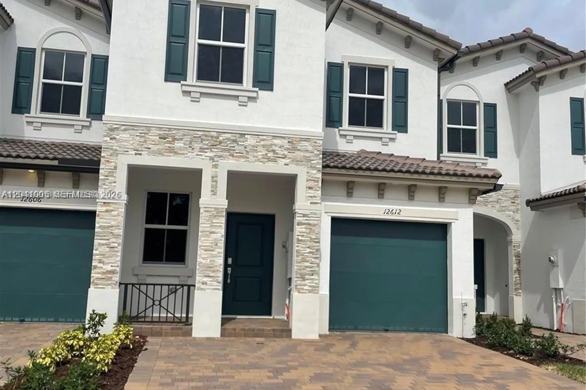 12612 NW 22nd Pl, Miami: photo 1 of 10