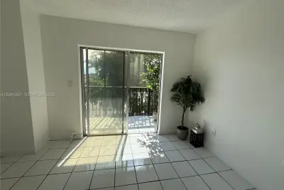13455 NE 10th Ave #410, North Miami: photo 1 of 14