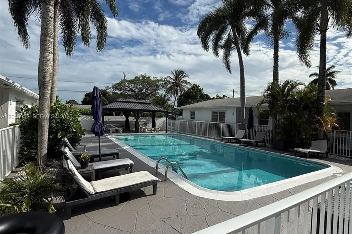 500 SW 7th St #510, Hallandale Beach: photo 1 of 15