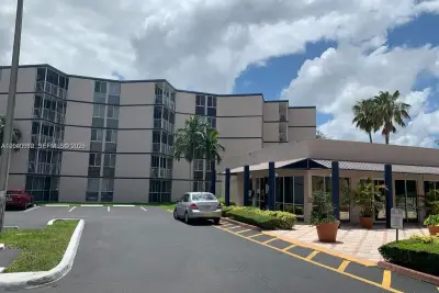 7035 NW 186th St #D310, Hialeah: photo 1 of 7