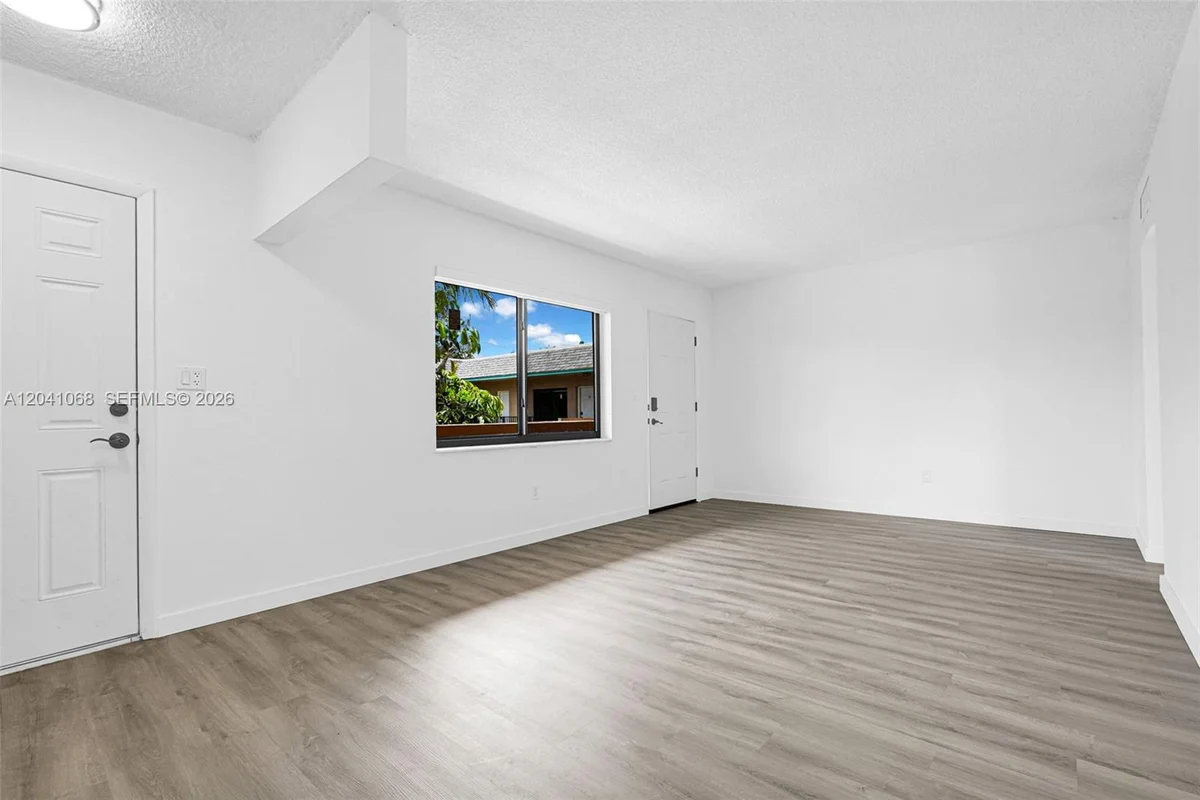 13210 Memorial Hwy #217, North Miami: photo 1 of 19