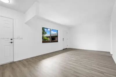 13210 Memorial Hwy #217, North Miami: photo 1 of 19