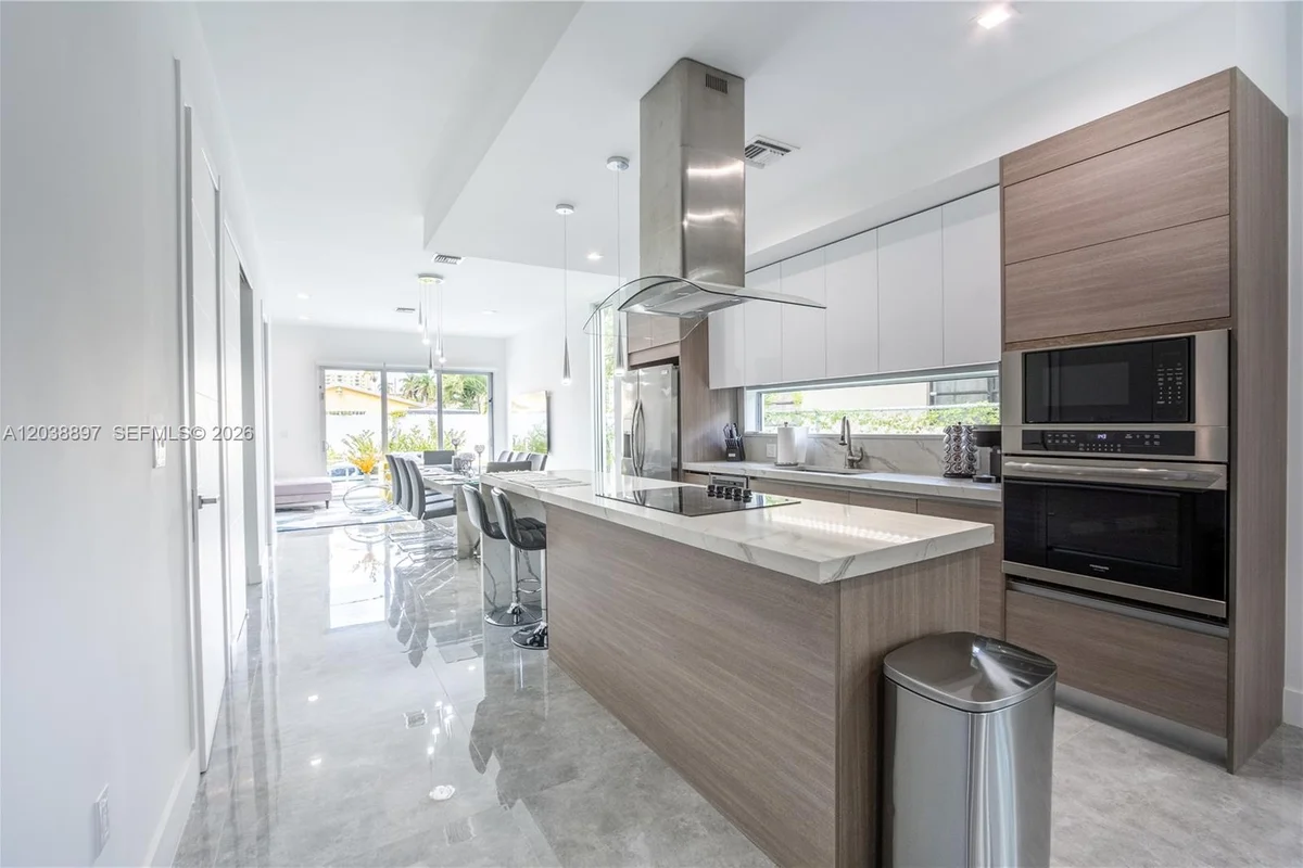 3461 SW 25th St #B, Miami: photo 1 of 23