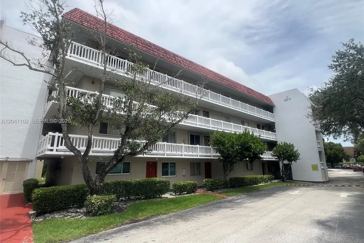 3571 Inverrary Dr #307, Lauderhill: photo 1 of 13