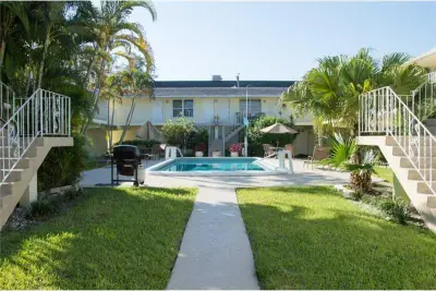 1012 SE 15th St #102, Fort Lauderdale: photo 1 of 10