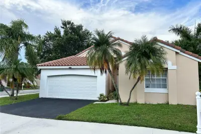 286 Bridgeton Way, Weston: photo 1 of 29