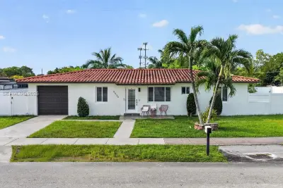 9535 SW 42nd St, Miami: photo 1 of 46
