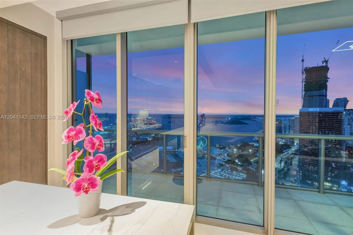 888 Biscayne Blvd #5404, Miami: photo 1 of 26