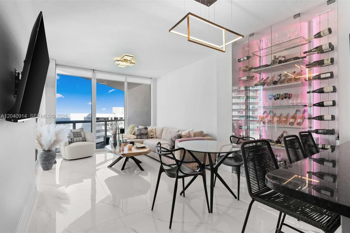 480 NE 30th St #904, Miami: photo 1 of 36