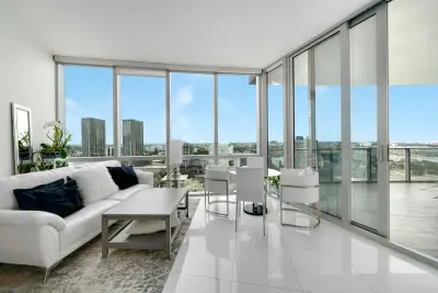 851 NE 1st Ave #2410, Miami: photo 1 of 27