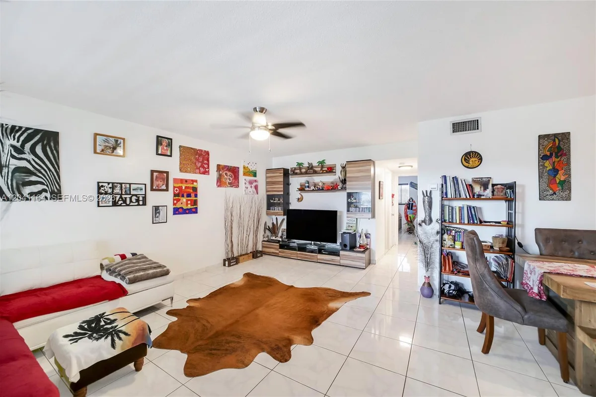 541 Blue Heron Dr #205, Hallandale Beach: photo 1 of 42
