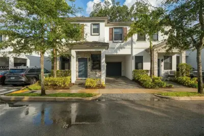 2821 SW 17th Ave, Fort Lauderdale: photo 1 of 44