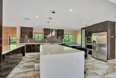 2255 NE 120th St, North Miami: photo 1 of 30