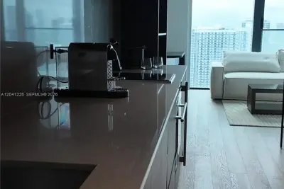 20 NE 11th St #1505, Miami: photo 1 of 5