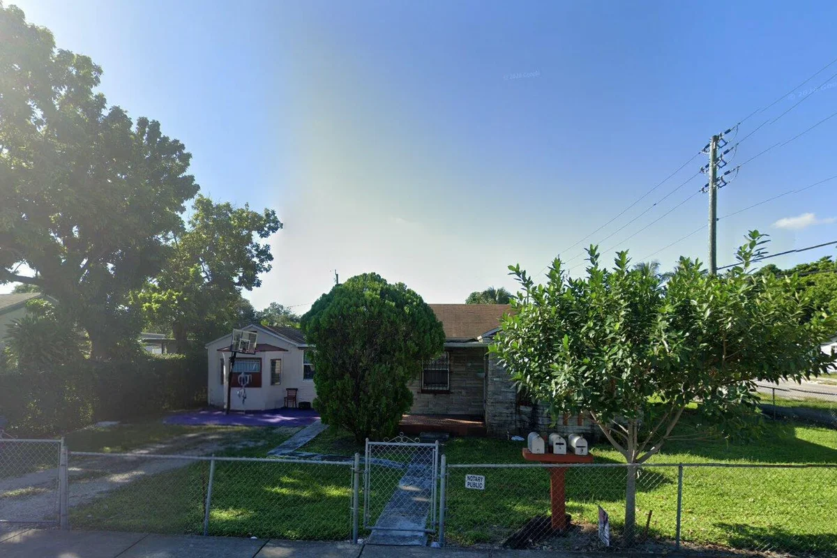 2490 NW 91st St A #A,b,c, Miami: photo 1 of 8