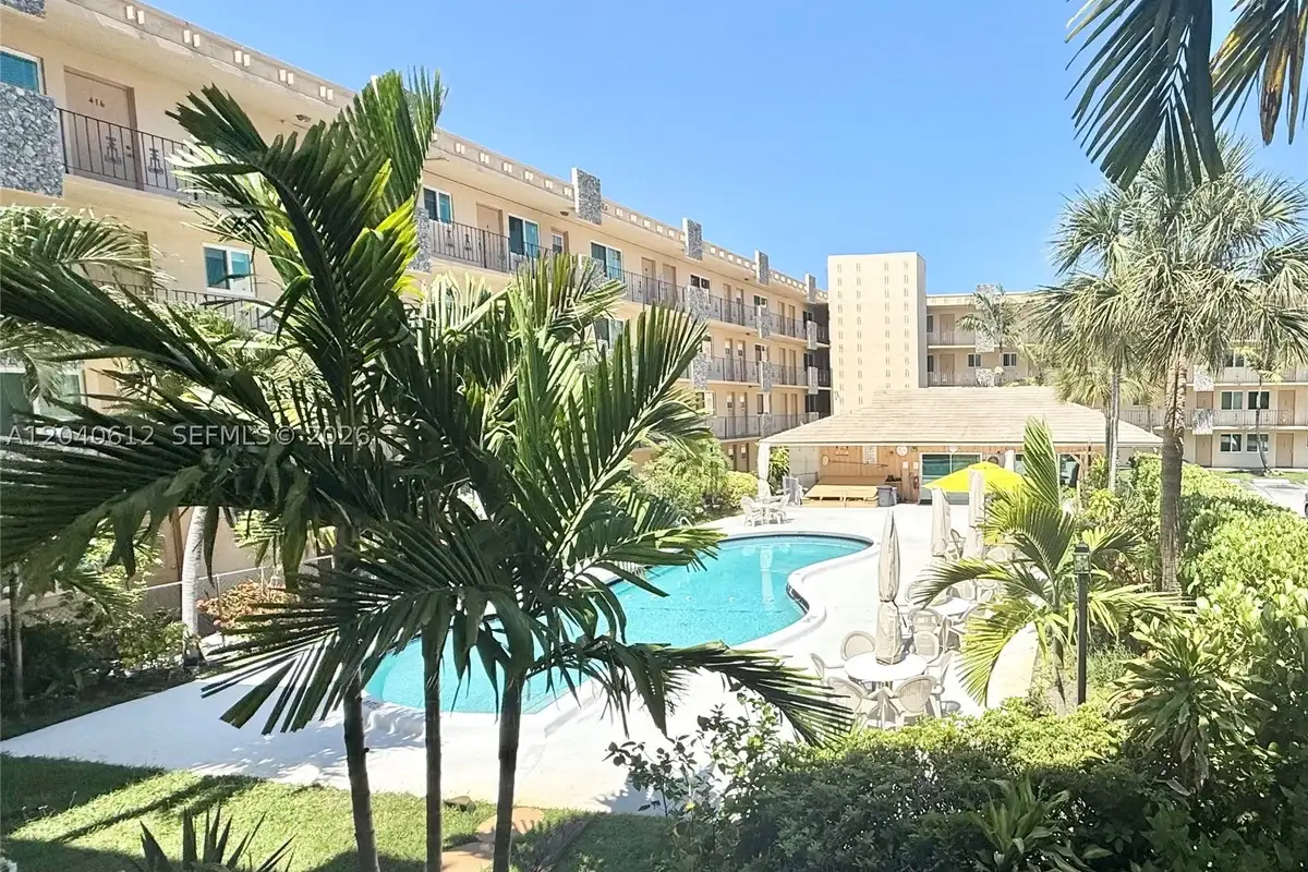 2145 Pierce St #206, Hollywood: photo 1 of 20