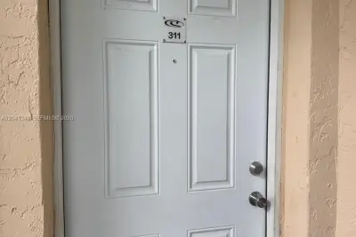 Condo in Margate: photo 1 of 16