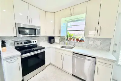 1722 Mayo St #105, Hollywood: photo 1 of 30