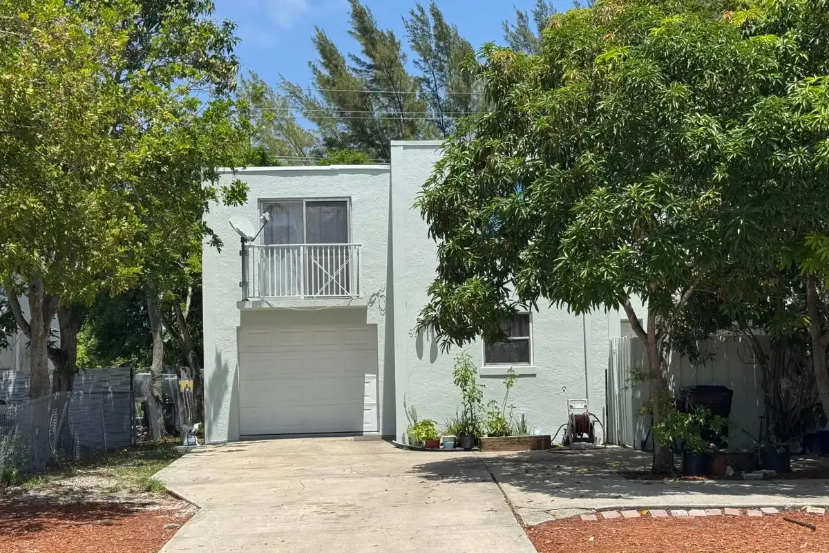 910 N F St, Lake Worth Beach: photo 1 of 4