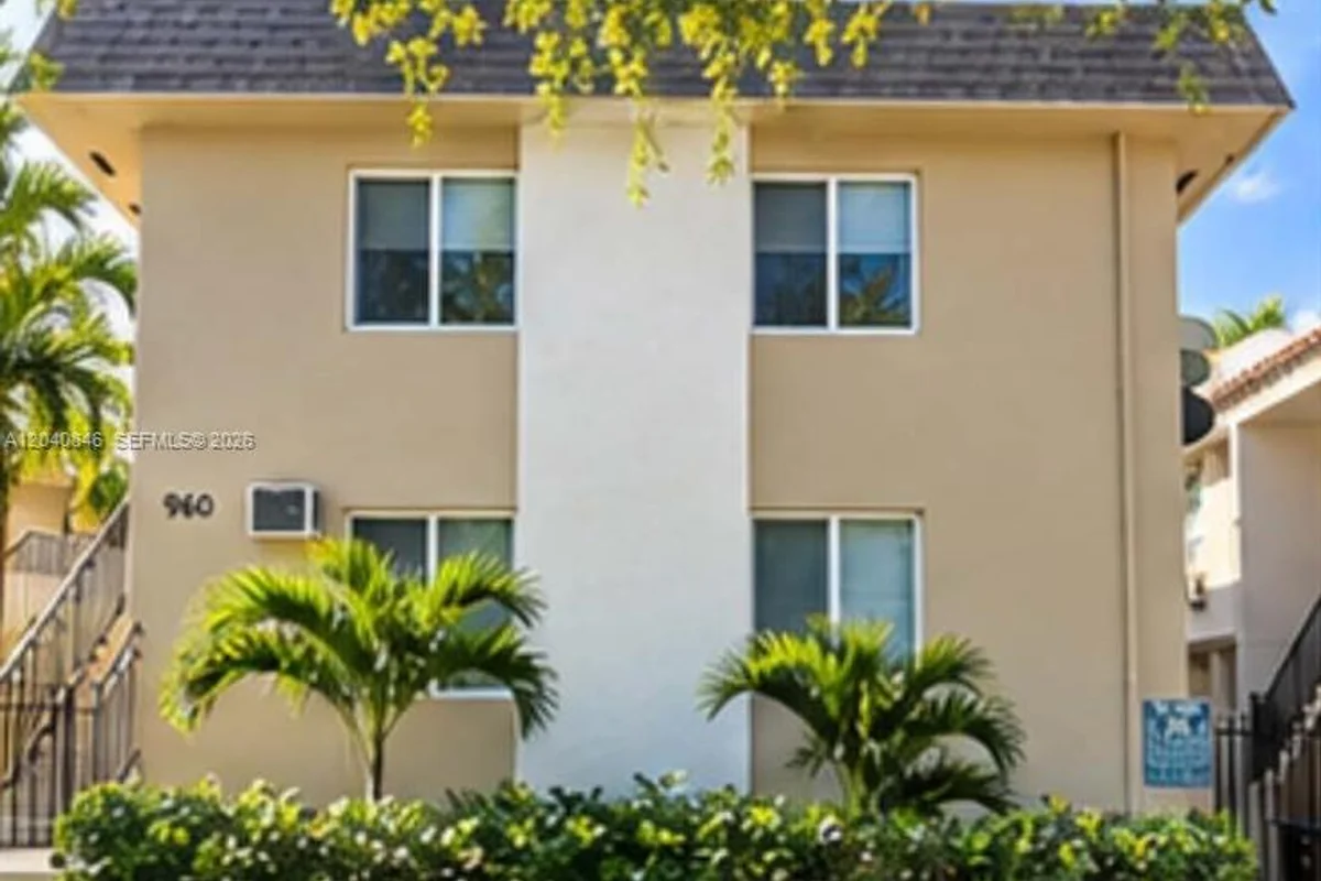 960 Biarritz Dr #2, Miami Beach: photo 1 of 8