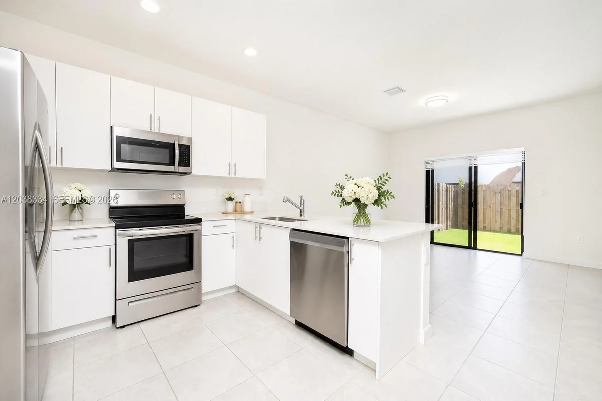 11935 SW 246th Ter, Miami: photo 1 of 9