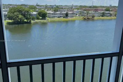 1750 NE 191st St #627-4, Miami: photo 1 of 61