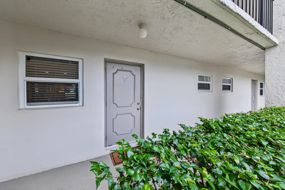 9420 Poinciana Pl #108, Davie: photo 1 of 51