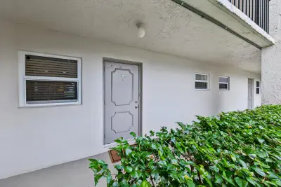 9420 Poinciana Pl #108, Davie: photo 1 of 51