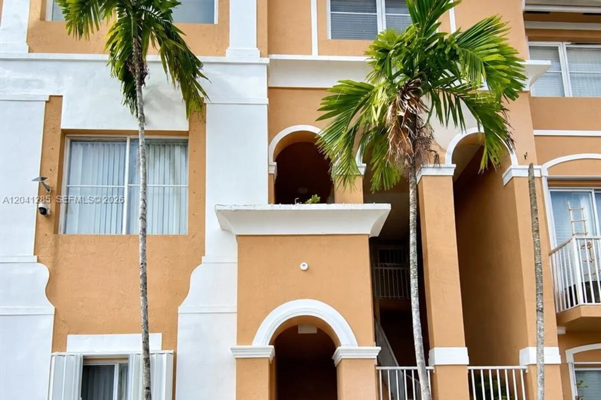 7250 NW 177th St #200-16, Hialeah: photo 1 of 14