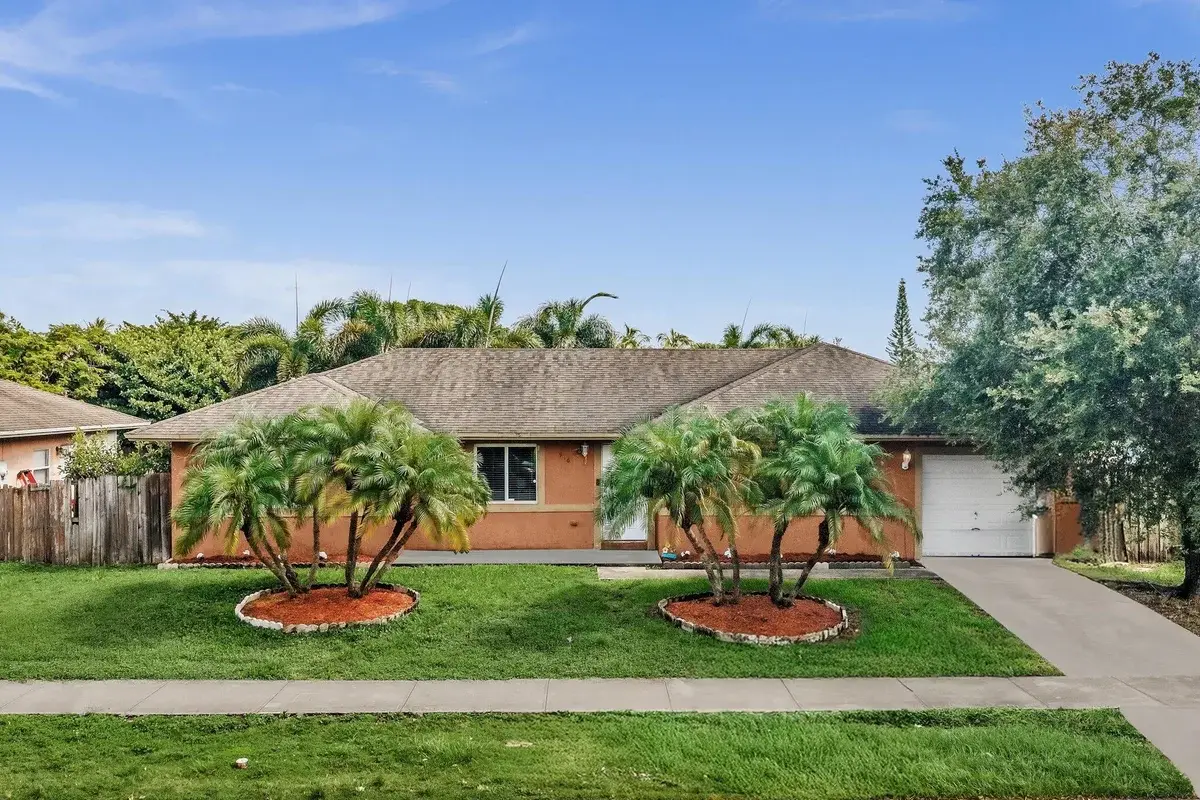 916 NW 3rd Ter, Florida City: photo 1 of 52