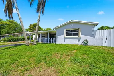 6789 SW 27th Ct, Miramar: photo 1 of 20